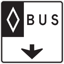 Voie réservée aux bus avec flèche au centre