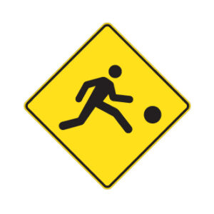 Signal avancé d'un terrain de jeu ou de passage près