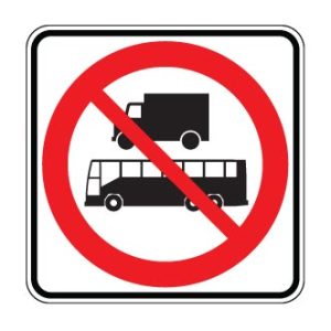 Accès interdit aux camions et aux autobus interurbains