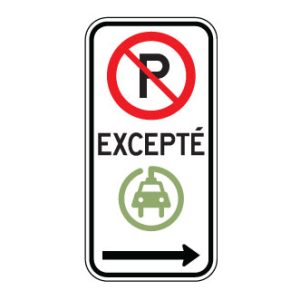 Espace de stationnement réservé aux véhicules électriques à droite
