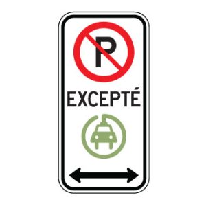 Espace de stationnement réservé aux véhicules électriques à gauche et à droite